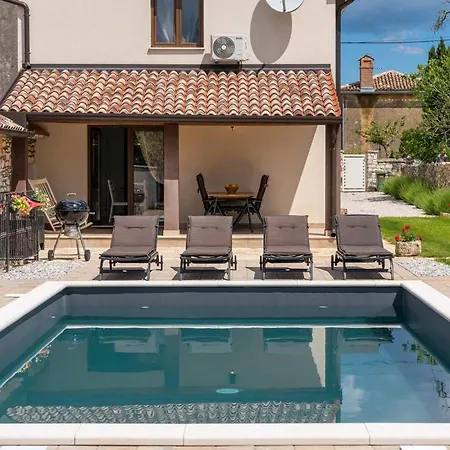 Casa Noemi بيت للعطل